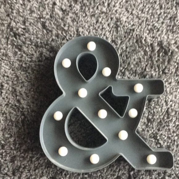 Light up ‘&’ sign. - Picture 1 of 1
